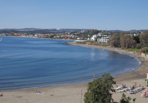 Rustig strand in Estepona, Spanje